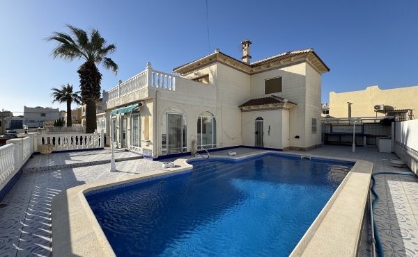 3 Bedroom 3 Bathroom Villa in Villamartin