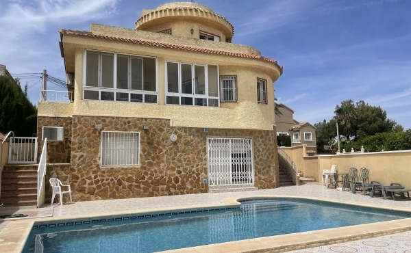 4 Bedroom 4 Bathroom Villa in Villamartin