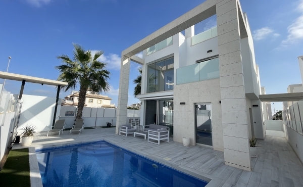 4 Bedroom 3 Bathroom Villa in Lomas de Cabo Roig