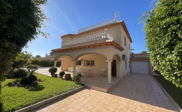 7 Bedroom 4 Bathroom Villa in Cabo Roig