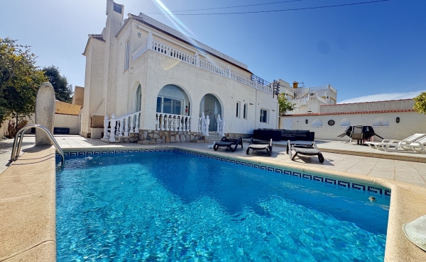 5 Bedroom 3 Bathroom Villa in San Miguel De Salinas