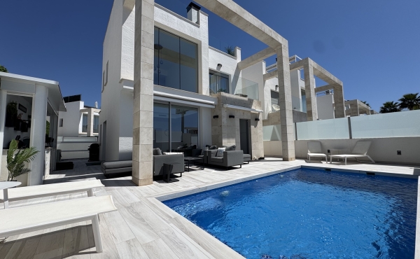 4 Bedroom 4 Bathroom Villa in Lomas de Cabo Roig