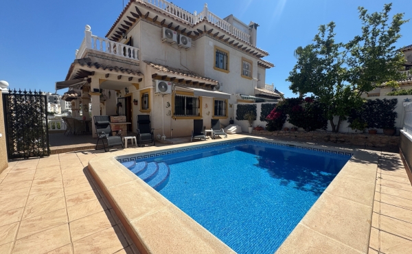 3 Bedroom 2 Bathroom Townhouse in Villamartin
