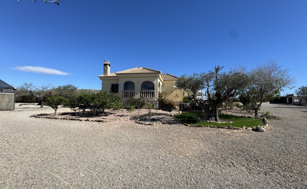 3 Bedroom 2 Bathroom Country Property in Torremendo