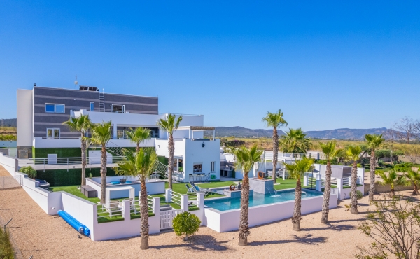 5 Bedroom 5 Bathroom Villa in Torremendo