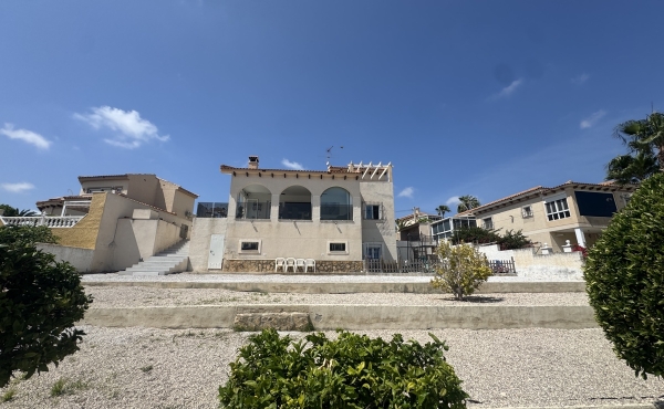 5 Bedroom 3 Bathroom Villa in San Miguel De Salinas